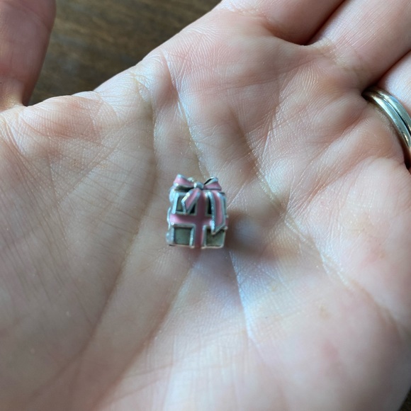 Present Pandora Charm - Picture 1 of 2